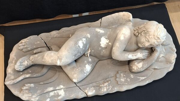 Mramorna skulptura ,,Usnulog Kupidona'' iz 2. veka, pronađena u Puli - Sputnik Srbija