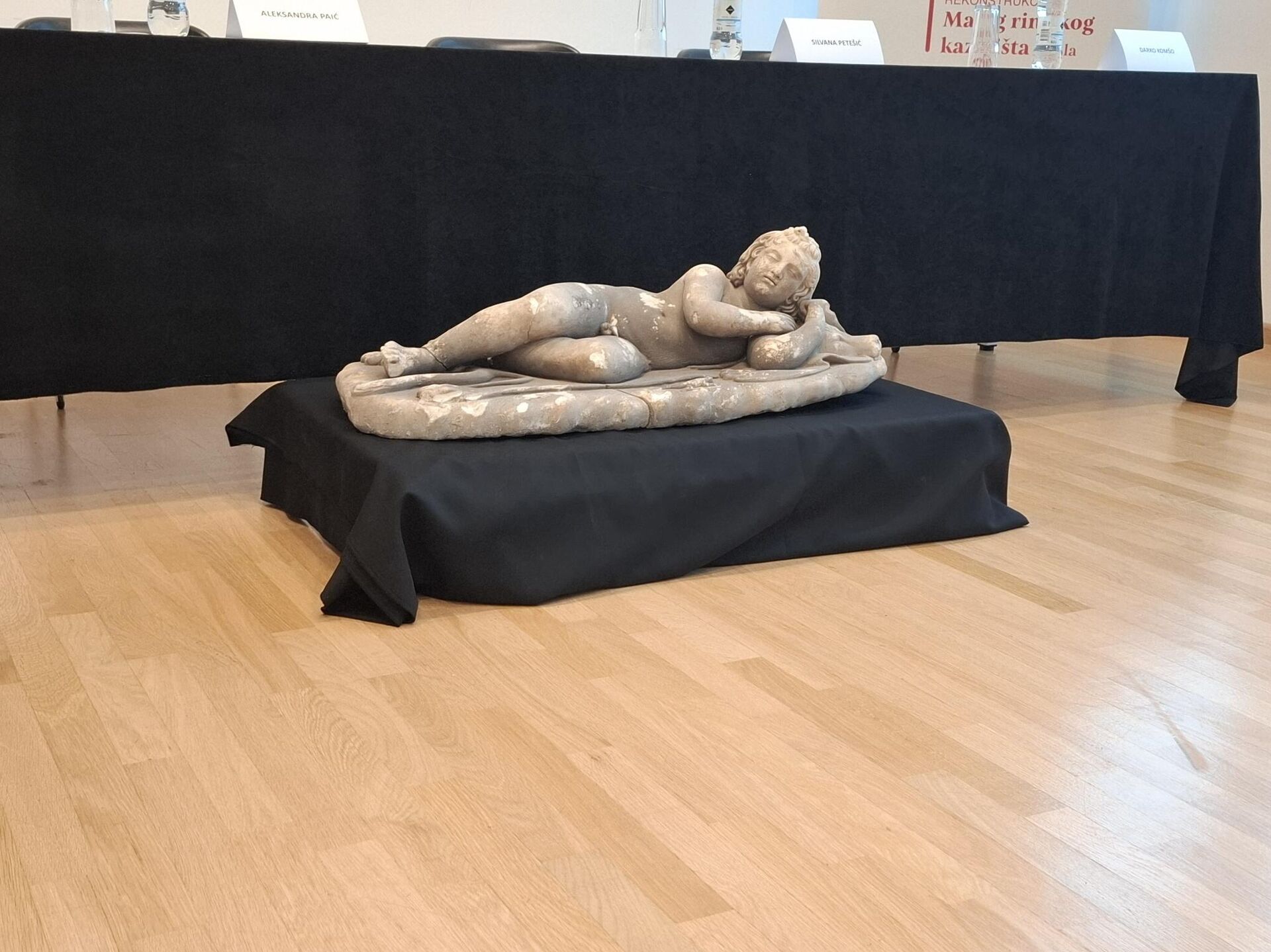 Mramorna skulptura ,,Usnulog Kupidona'' iz 2. veka, pronađena u Puli - Sputnik Srbija, 1920, 30.10.2025