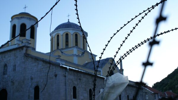 Црква на Косову опасана бодљикавом жицом - Sputnik Србија