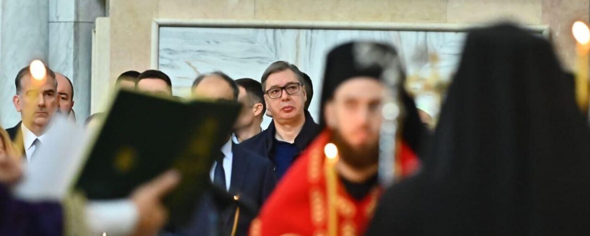 Председник Србије присуствује парастосу страдалима у несрећи у Новом Саду у Храму Светог Саве. - Sputnik Србија, 1920, 01.11.2025