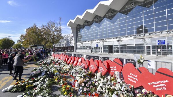 Komemorativni skup na godišnjicu pada nadstrešnice na Železničkoj stanici u Novom Sadu. - Sputnik Srbija