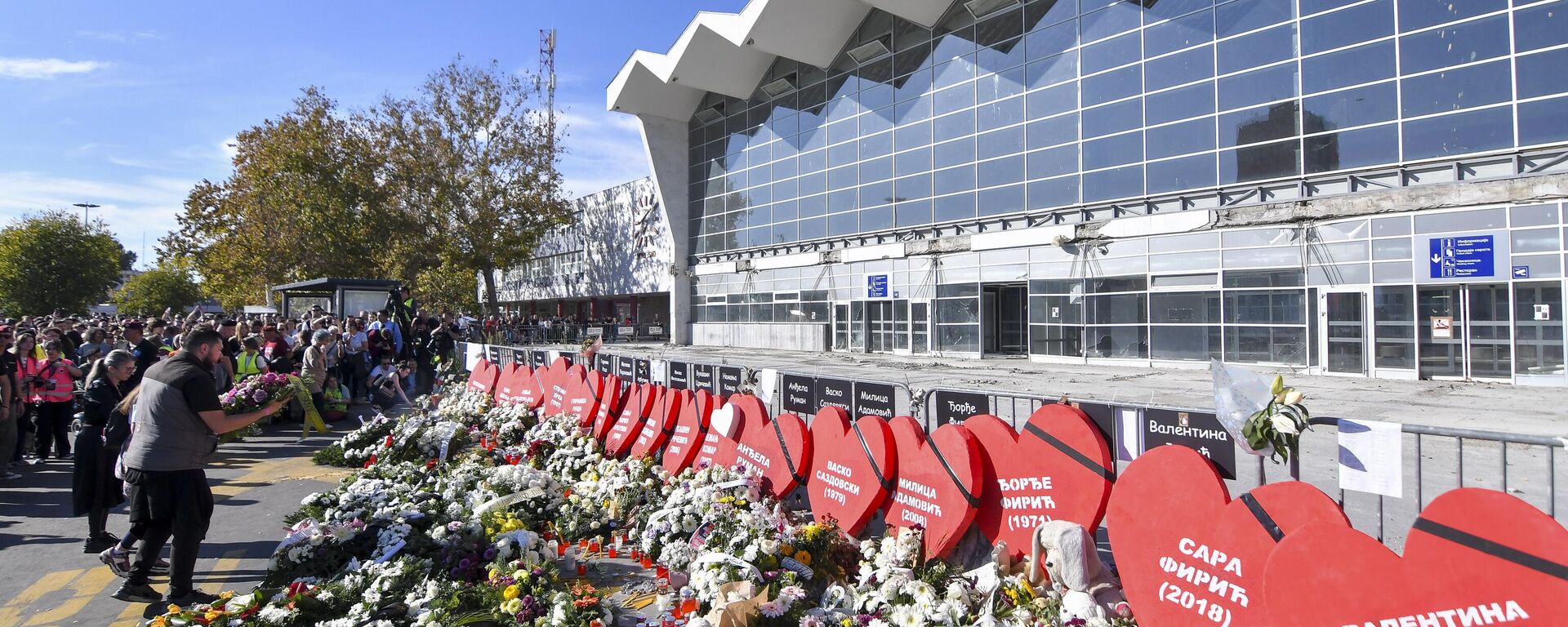 Комеморативни скуп на годишњицу пада надстрешнице на Железничкој станици у Новом Саду. - Sputnik Србија, 1920, 02.11.2025