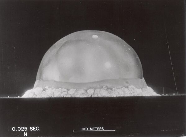 "Тринити" је био кодни назив за прву детонацију нуклеарног оружја. Тест је  спровела војска САД, односно Национална лабораторија Лос Аламос у Аламогорду у Новом  Мексику 1945. године, као део пројекта Менхетн. Тестирана је имплозиона плутонијумска бомба, или "геџет" – истог дизајна као бомба Дебељко која је касније бачена на Нагасаки, у Јапану, 9. августа 1945.  - Sputnik Србија