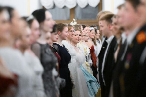 Програм укључује класичне плесове попут валцера, полке и мазурке. Програм укључује класичне плесове попут валцера, полке и мазурке. - Sputnik Србија