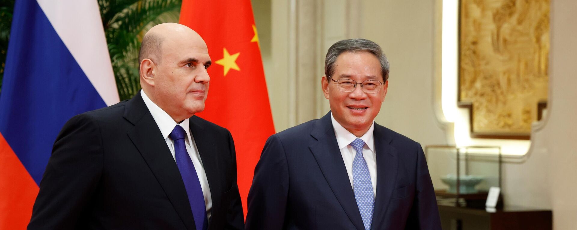 Ruski premijer Mihail Mišustin i kineski premijer Li Ćijang Ruski premijer Mihail Mišustin i kineski premijer Li Ćijang - Sputnik Srbija, 1920, 03.11.2025