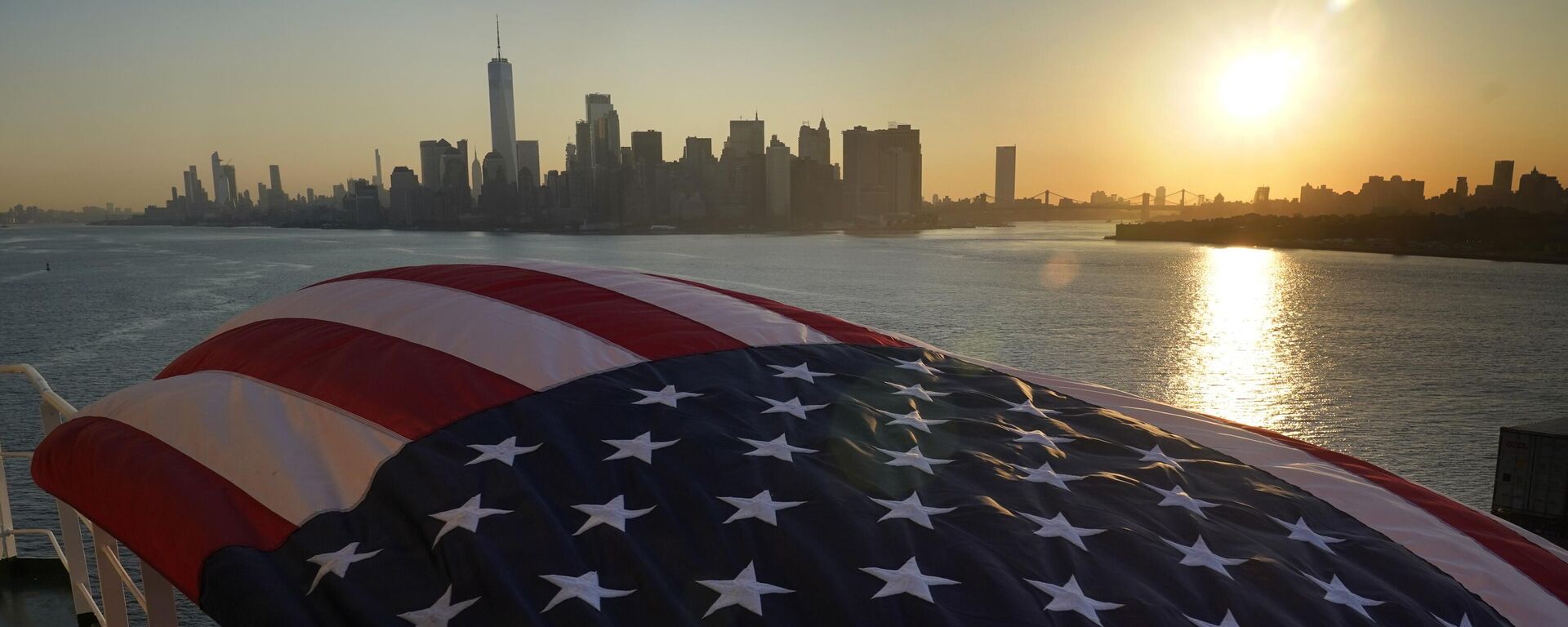 Поглед на Њујорк са брода - Sputnik Србија, 1920, 03.11.2025