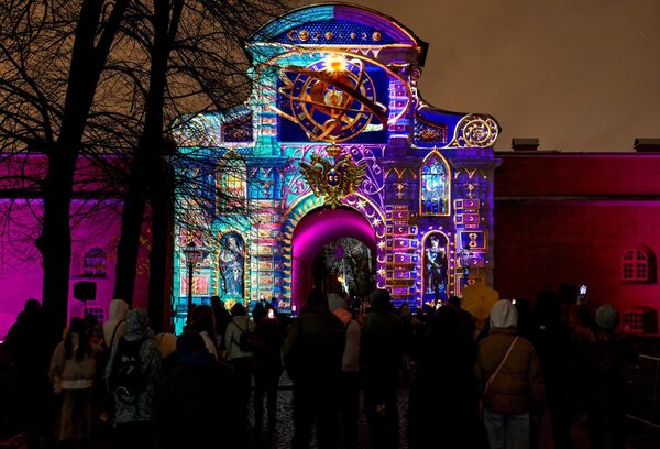 Манифестација је била бесплатна за све посетиоце, а светлосне представе су почињале на сваких пола сата, од 19:00 до 22:00. - Sputnik Србија