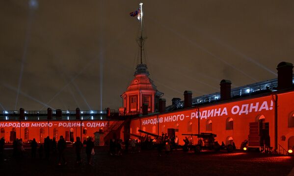 Наришкинов бастион, централна атракција фестивала, био је место где је могуће пратити развој визуелних уметности, од првих цртежа у стенама до данас. - Sputnik Србија