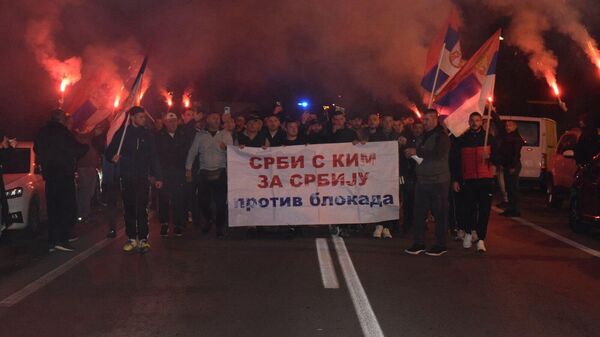 Više hiljada ljudi u Meljaku dočekalo Srbe koji pešače sa Kosova i Metohije ka Novom Sadu. - Sputnik Srbija