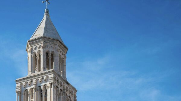 Ustaški simboli ponovo na spomeniku Prvom splitskom partizanskom odredu u Splitu