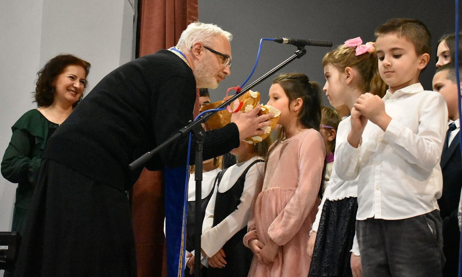 Ne uči ih samo srpski jezik, već da ne treba zaboraviti svoje korene i veru - Sputnik Srbija, 1920, 08.11.2025