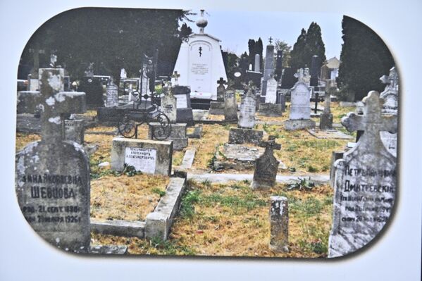 Mnogi od grobova su ostali bez nadzora, tačnije osuđeni na postepeno propadanje. Tek poneki uređeni grob, svedočio je da u Beloj Crkvi još ima potomaka ruskih izbeglica. - Sputnik Srbija