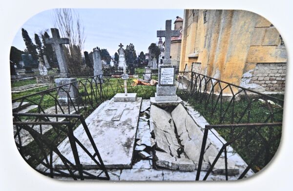 Ruska emigrantska parcela se do Drugog svetskog rata sve više širila, da bi nakon 1945. godine broj novih grobnih mesta drastično opao, što se povezuje sa masovnim napuštanjem Bele Crkve od strane pripadnika prvog talasa ruske emigracije - Sputnik Srbija