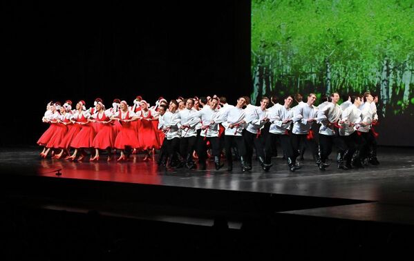 Balet Igora Mojsejeva je prvi profesionalni ansambl narodnih igara u svetu. Baštini i izvodi scenska remek-dela svog osnivača, uz muziku ruskih kompozitora poput Mihaila Glinke, Nikolaja Rimskog-Korsakova, Aleksandra Borodina, Modesta Musorgskog, ali i drugih svetskih muzičkih stvaralaca, oživljavajući kulturu, običaje i tradiciju raznih naroda sveta. Balet Igora Mojsejeva je prvi profesionalni ansambl narodnih igara u svetu. Baštini i izvodi scenska remek-dela svog osnivača, uz muziku ruskih kompozitora poput Mihaila Glinke, Nikolaja Rimskog-Korsakova, Aleksandra Borodina, Modesta Musorgskog, ali i drugih svetskih muzičkih stvaralaca, oživljavajući kulturu, običaje i tradiciju raznih naroda sveta. - Sputnik Srbija