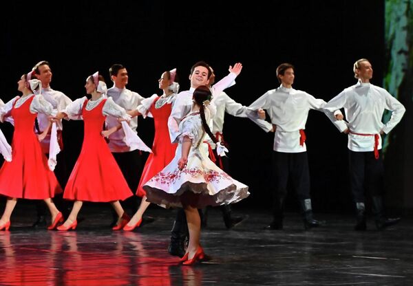 Među numerama koje izvodi baletska trupa su plesovi iz Rusije, Estonije, Poljske, Finske, Španije, Meksika, Moldavije, Grčke, Argentine, Belorusije, Vijetnama, Egipta, Venecuele, Kine i mnogih drugih zemalja. Među numerama koje izvodi baletska trupa su plesovi iz Rusije, Estonije, Poljske, Finske, Španije, Meksika, Moldavije, Grčke, Argentine, Belorusije, Vijetnama, Egipta, Venecuele, Kine i mnogih drugih zemalja. - Sputnik Srbija