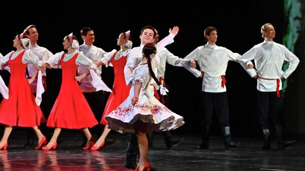 Спектакл „Игре света“ у извођењу „Балета Игора Мојсејева“ /фото/