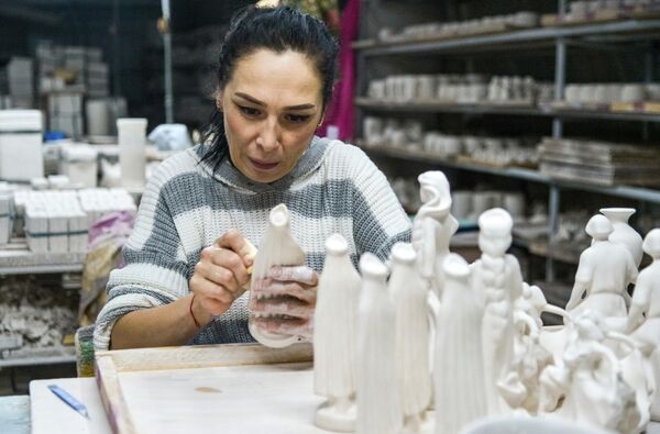 Entuzijasti i zanatlije, strastveni pojedinci, činili su srž početka proizvodnje porcelana u Sisertu. Entuzijasti i zanatlije, strastveni pojedinci, činili su srž početka proizvodnje porcelana u Sisertu. - Sputnik Srbija