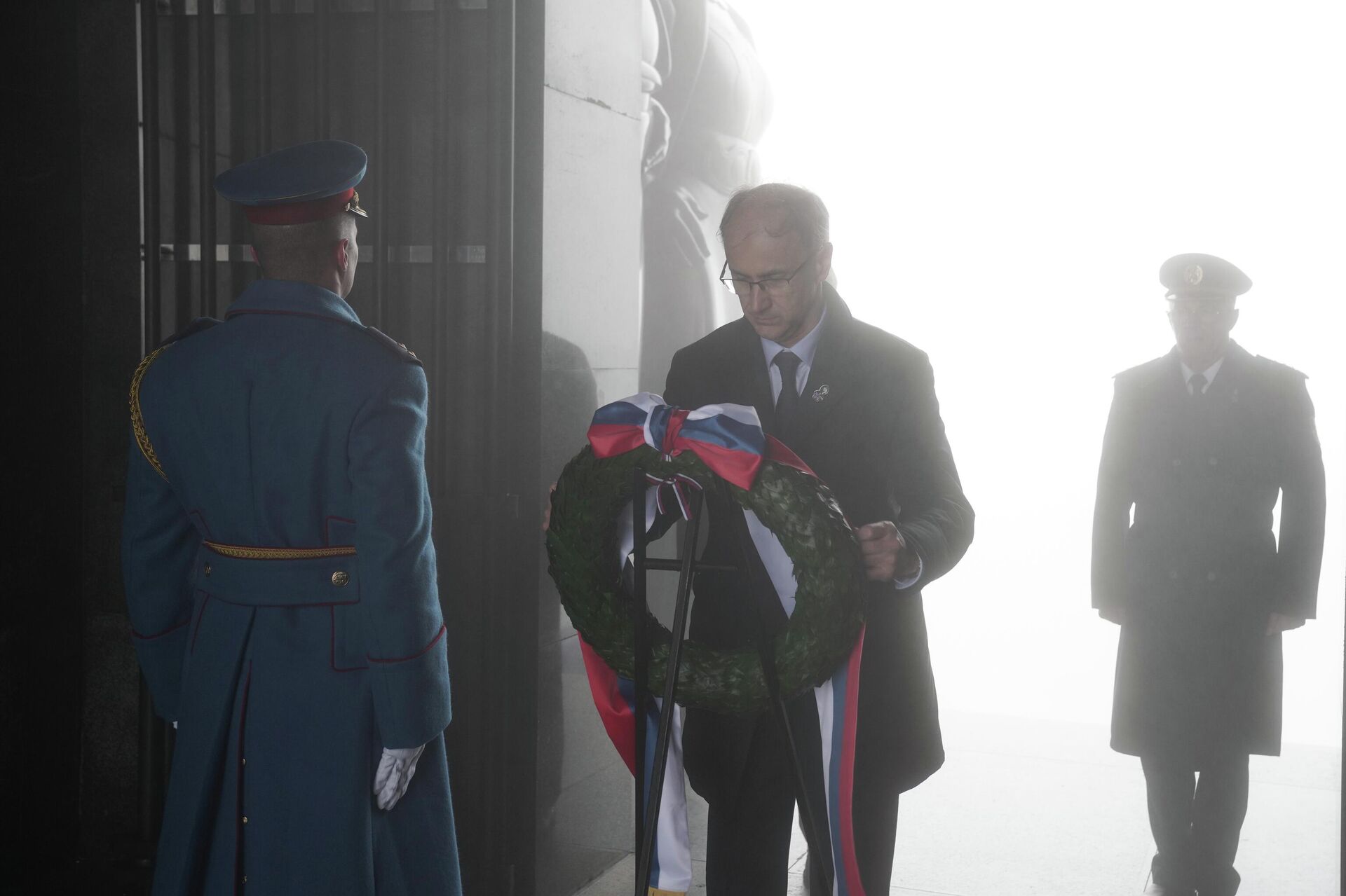 Полагање венца на Споменик незнаном јунаку на Авали - Sputnik Србија, 1920, 11.11.2025