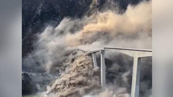 Novootvoreni most u kineskoj provicniji Sečuan delimično se srušio - Sputnik Srbija