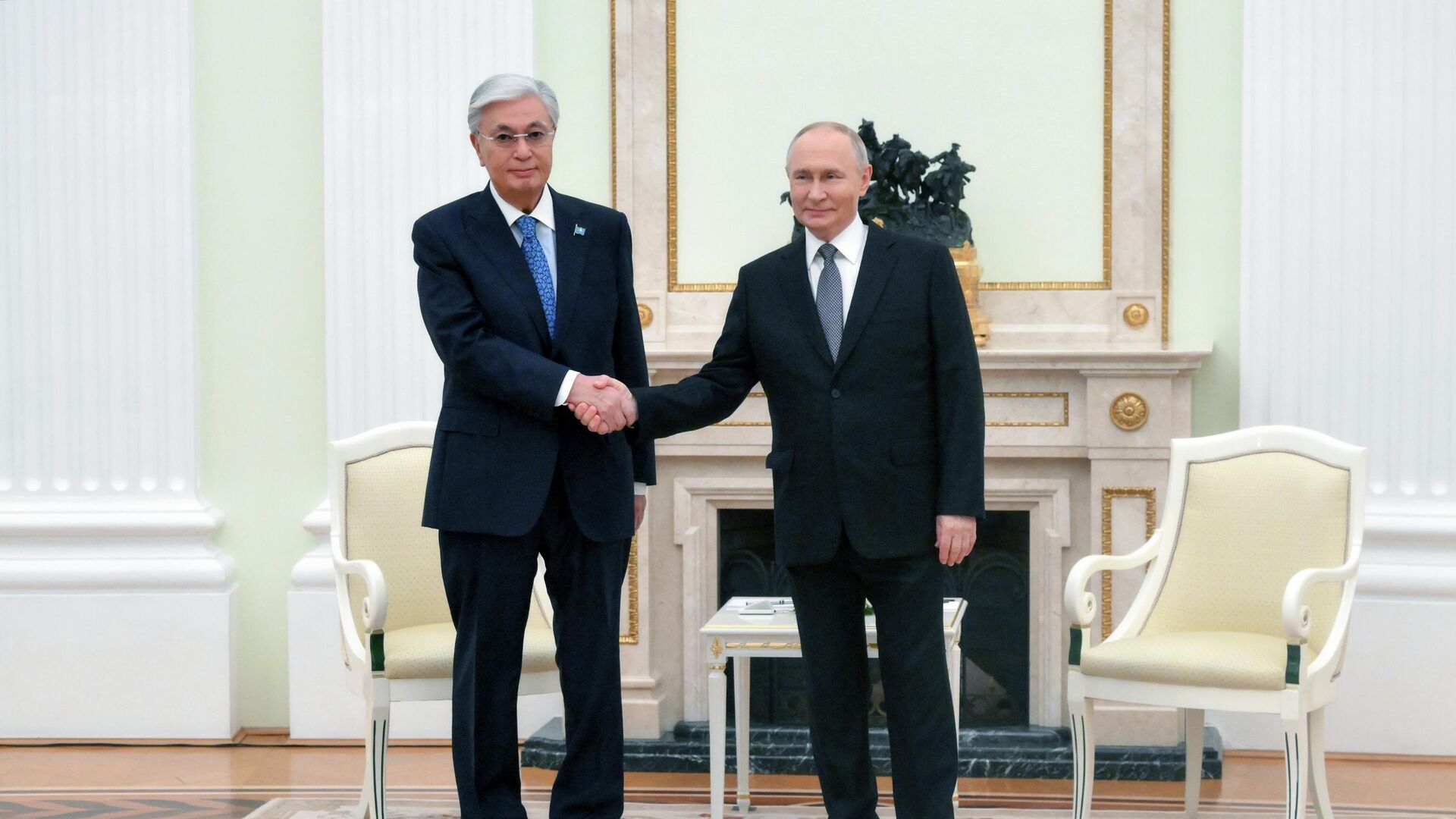 Председници Казахстана и Русије, Касим-Жомар Токајев и Владимир Путин  - Sputnik Србија, 1920, 12.11.2025