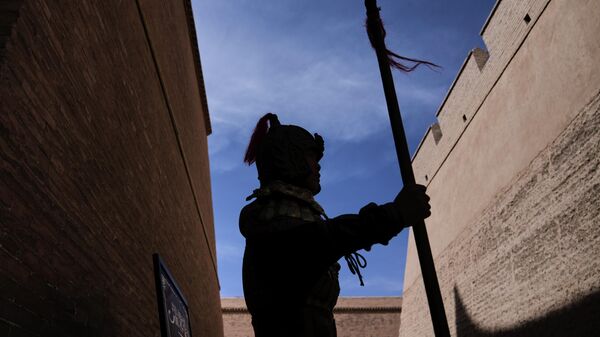 Kinez u tradicionalnom vojnom kostimu  - Sputnik Srbija