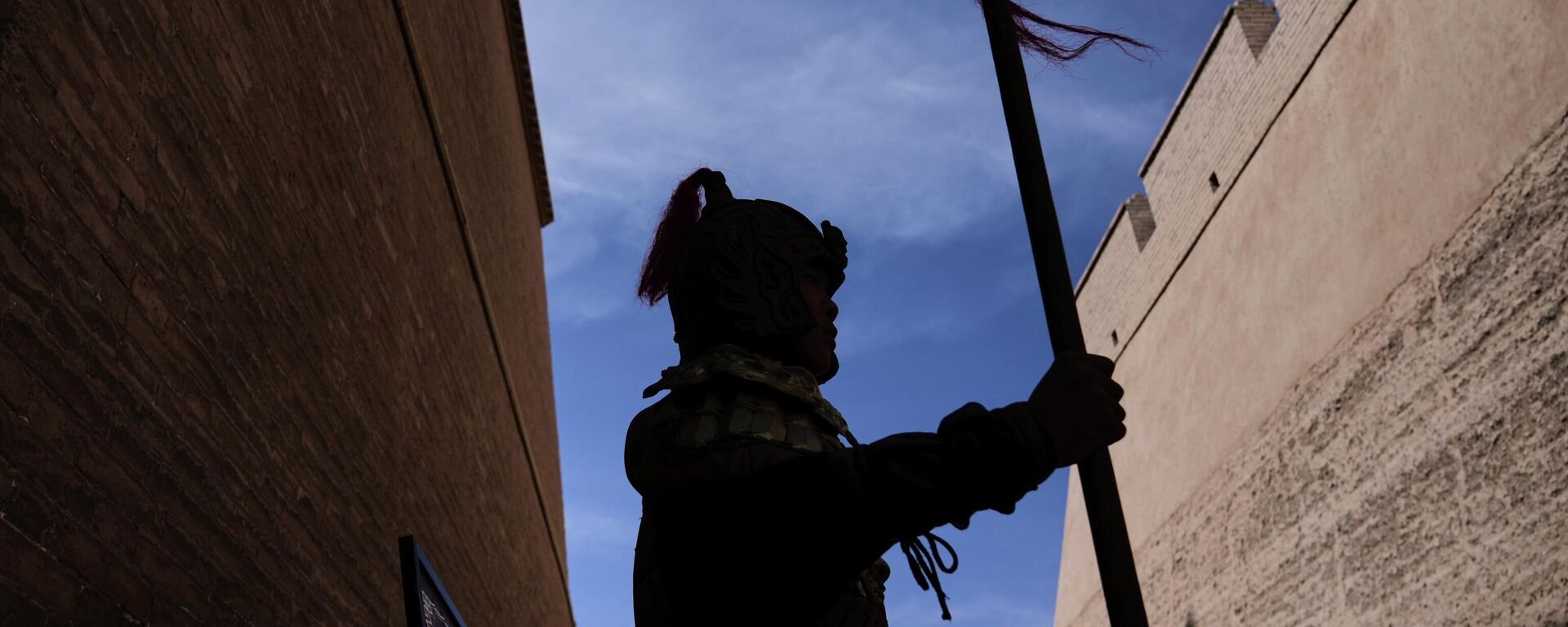 Kinez u tradicionalnom vojnom kostimu  - Sputnik Srbija, 1920, 13.11.2025