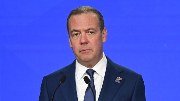 Медведев позвао Европу да не шкртари и помогне „сиромашнима“ ─ Зеленском и Миндичу