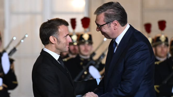 Predsednik Srbije Aleksandar Vučić sastao se u Parizu sa predsednikom Francuske Emanuelom Makronom.  - Sputnik Srbija