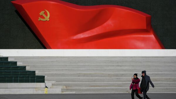 Застава Комунистичке партије Кине у Пекингу. - Sputnik Србија
