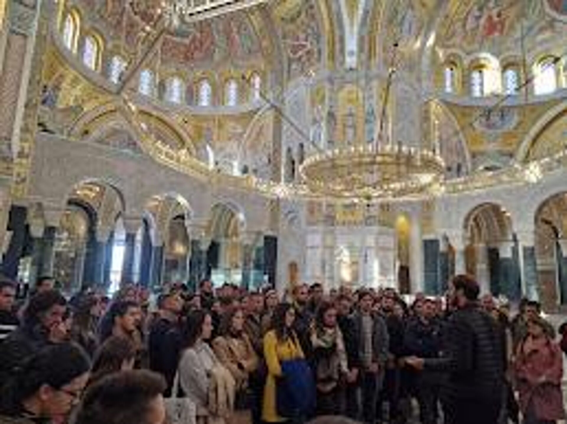 Studenti tokom obilaska Hrama Svetog Save - Sputnik Srbija, 1920, 16.11.2025