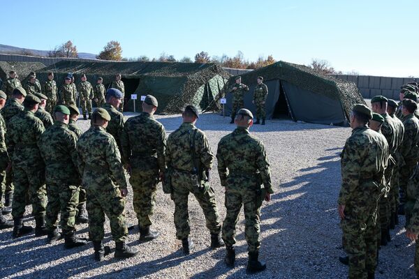 Vojska Srbije u misiji u Libanu angažuje pešadijsku četu od 2013. godine, a u zoni ove operacije se nalazi i vod za zaštitu snaga, kao i štabni oficiri i grupa specijalista zaduženih za podršku srpskom kontingentu. - Sputnik Srbija