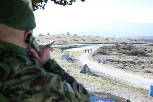 Komandir voda iz sastava pešadijske čete poručnik Vladimir Filipović istakao je da je obuka bila intenzivna i da je ljudstvo koje se upućuje u Liban savladalo brojne teme koje se tiču priprema za zadatke u mirovnoj operaciji na najbolji mogući način. - Sputnik Srbija