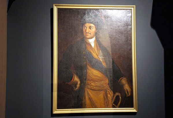 Među eksponati se nalazi i „Srpski portret Petra” koji se čuvao u manastiru Velika Remeta na Fruškoj gori. Krajem XIX veka otkupljen je i donet u Rusiju, a potom dat na čuvanje Ermitažu. Zauzvrat, manastir je dobio sredstva za svoju obnovu, kao i kopiju portreta. - Sputnik Srbija