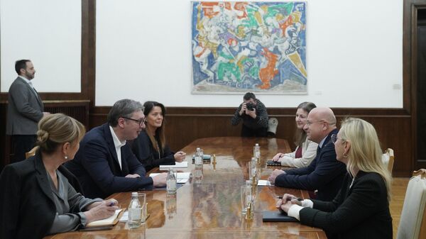 Састанак председника Александра Вучића са шефом мисије ОЕБС-а у Србији Марцелом Пешком. - Sputnik Србија