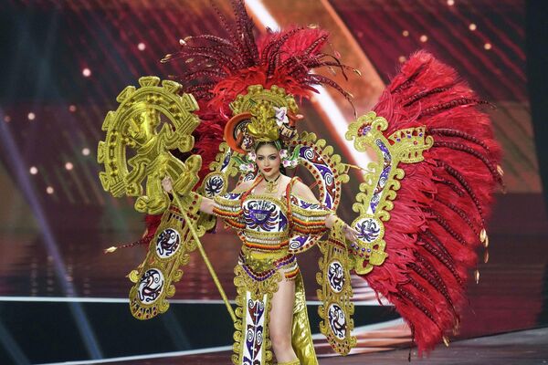 Ekstravagantan kostim mis Paname Mirne Kabalini. - Sputnik Srbija