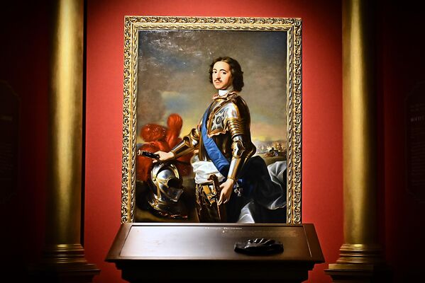 Petar Veliki, proglašen je carem kao dete, a vlast je preuzeo 1689. godine uklonivši regenta, polusestru Sofiju. Pod njegovom vlašću zemlja je proglašena imperijom, a Petar za „oca otadžbine i imperatora cele Rusije“ - Sputnik Srbija