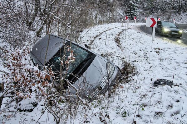Неколико несрећа због поледице пријављено је на југозападу Немачке. - Sputnik Србија