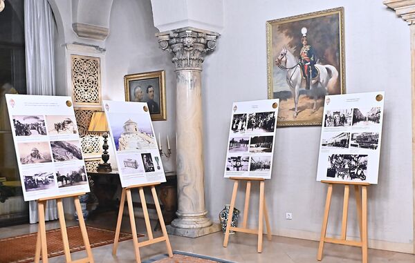 Izložba „100 godina od obnove Njegoševe kapele“ biće otvorena za posetioce radnim danima do 28. novembra od 11 do 14 časova, uz prethodnu najavu Kancelariji NJ.K.V. Prestolonaslednika Aleksandra na telefon +38111306 4000 ili putem imejla kancelarija@dvor.rs. - Sputnik Srbija