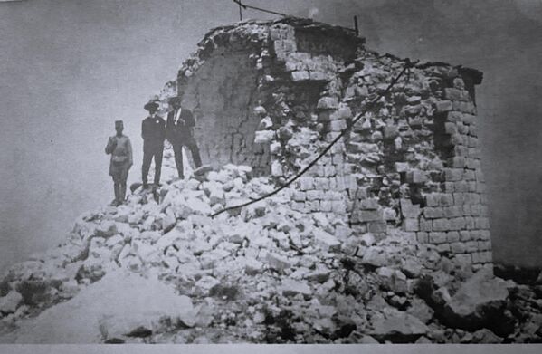 Decenijama je zavetna crkva na Jezerskom vrhu bdila nad Cetinjem neoštećena, sve  do austrougarske okupaciije  1916. godine kada su je granate ispaljene sa okupatorskih brodova znatno oštetile. Te iste godine, okupatorske vlasti su naredili crnogorskom mitropolitu Mitrofanu da Njegoševe posmrtne ostatke eshimira i prenese u Cetinje - Sputnik Srbija