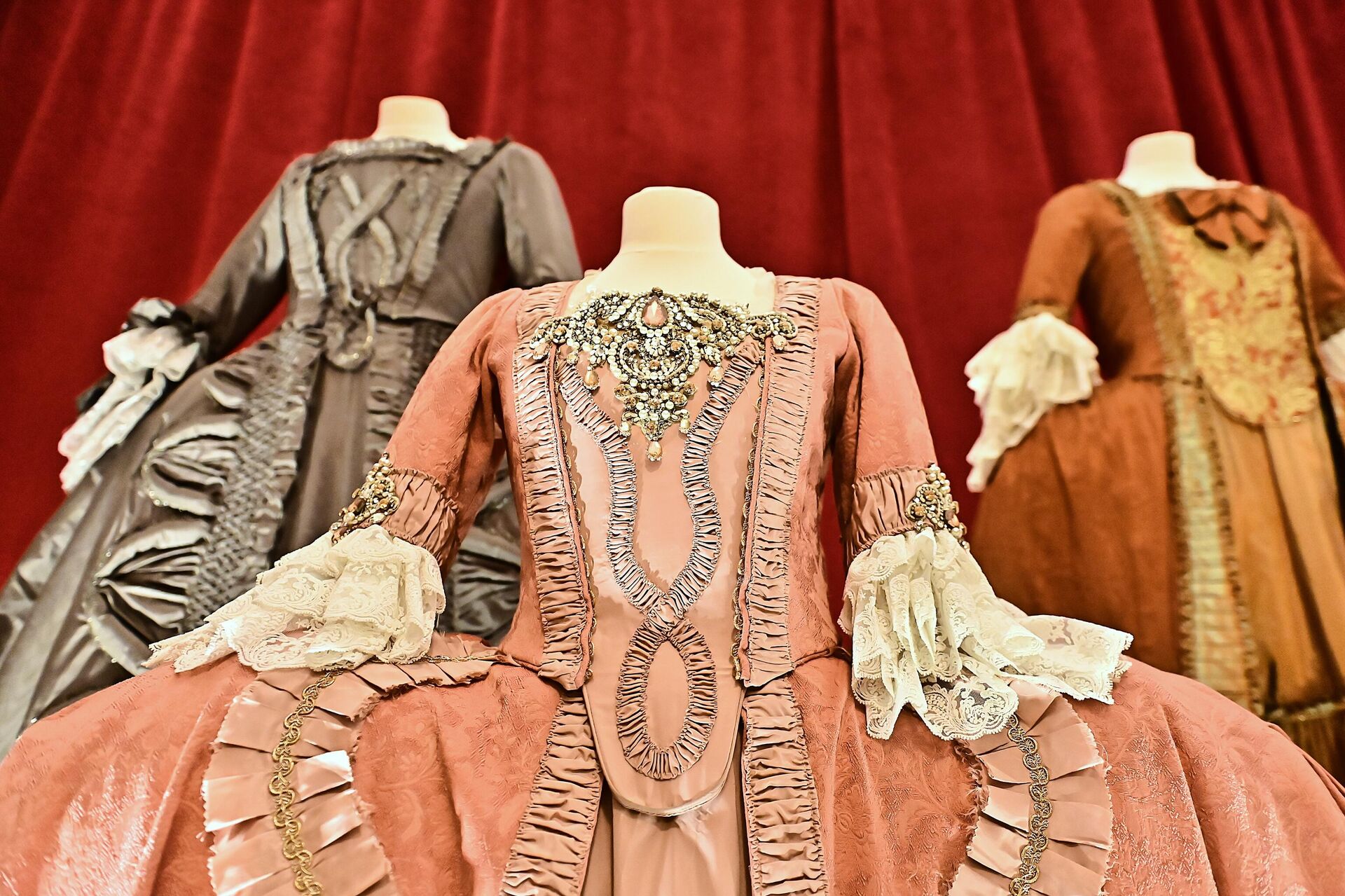 Haljine iz filmova Imperatorke i Katarina Velika - Sputnik Srbija, 1920, 21.11.2025