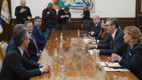 Председник Србије Александар Вучић са америчким конгресменима Мајком Тарнером и Доналдом Норкросом. - Sputnik Србија