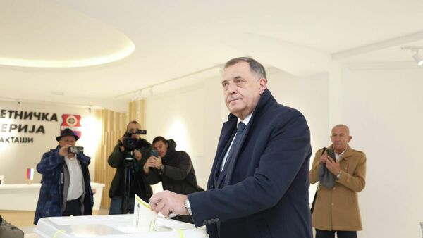 Milorad Dodik glasao u Laktašima. - Sputnik Srbija