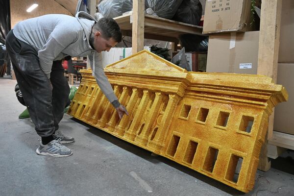 Уместо традиционалних украса, на јелци ће бити модели московских зграда. - Sputnik Србија