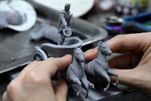 Украс у облику кочије са коњима. - Sputnik Србија