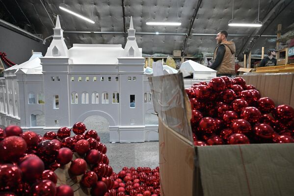 Данас је Москва позната по црвеној боји. Била је, наиме, престоница совјетске „црвене“ империје, има Црвени трг, Кремљ од црвених цигала и друге сличне зграде. - Sputnik Србија