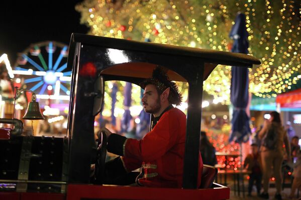 Božićni vozić u Tehnopolisu u Atini. - Sputnik Srbija