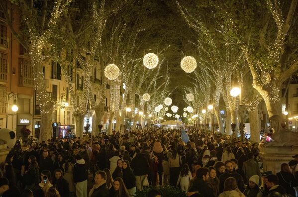 Paljenje božićnih svetala u Palmi na Majorci. - Sputnik Srbija