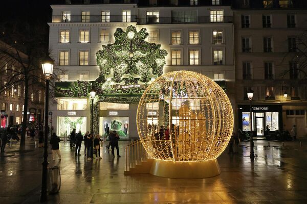 Božićni ukrasi u Parizu. - Sputnik Srbija