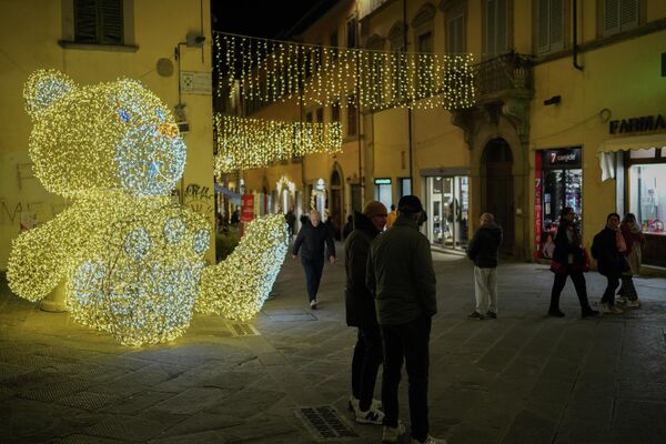 Božićna sezona počela je i u italijanskom gradu Areco. - Sputnik Srbija