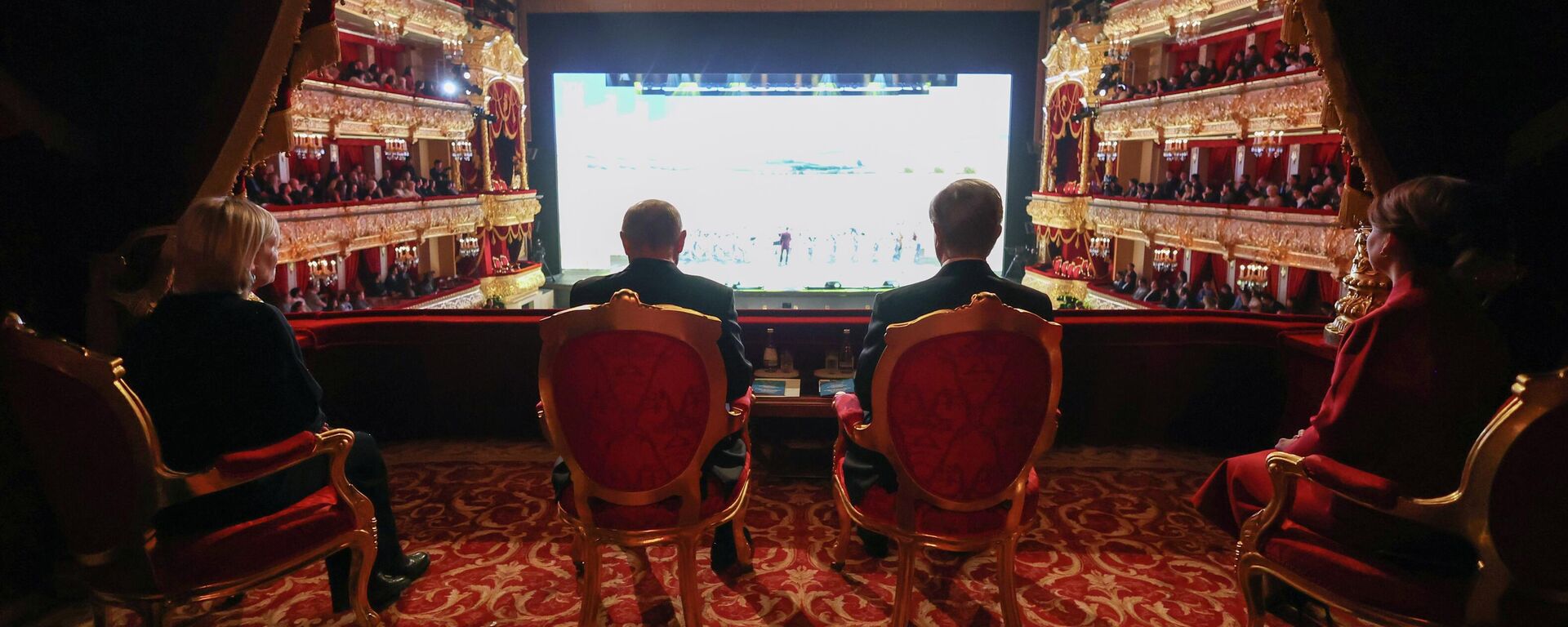 Vladimir Putin u Boljšoj teatru - Sputnik Srbija, 1920, 26.11.2025